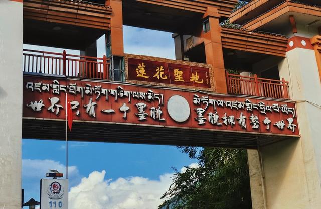 极光+口岸！2025国庆“国门游”崛起，多省订单增速超100%
