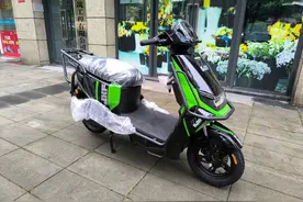 外卖小哥更换电动车，更喜欢这5大品牌，买车时还要注意这3大配置图片