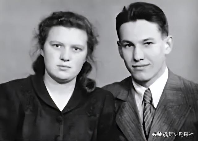 2007年，叶利钦病逝后的遗容，他双眼紧闭，神态安详，宛如沉睡