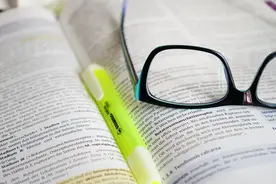 看了学校监控才发现：高二是整个高中的分水岭，一点不假图片