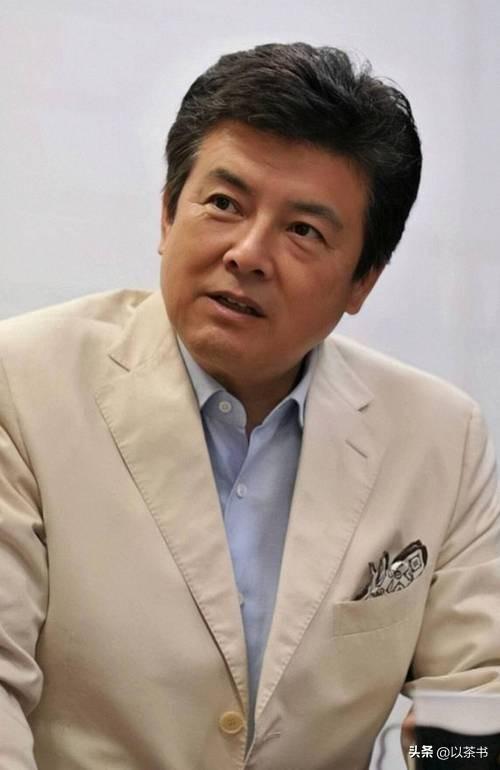 73岁三浦友和现状：不靠儿孙不住豪宅，只想和山口百惠安静老去
