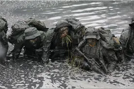 大陆男子开快艇轻松突破台3道防线，台10人被罚，国台办回应了图片