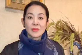 65岁倪萍也爱美，打玻尿酸弄嘟嘟嘴尖下巴，书卷气跟着皱纹消失了图片