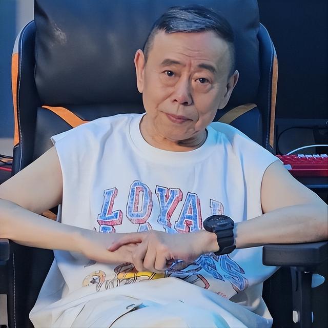全家移民真相大白2年，享正师级待遇的潘长江，已走上另一条大道