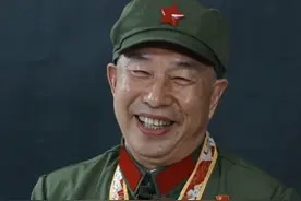 穿插中他三次掉队三次突围出去，毙敌19人，打成一级战斗英雄图片