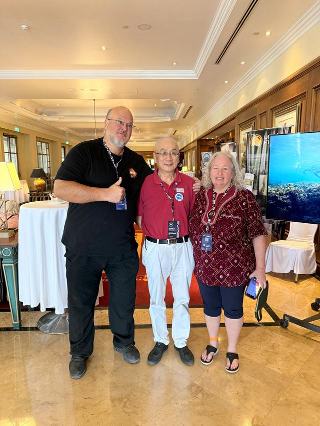 陈广明领取中国首个《联合国特别大师》证书