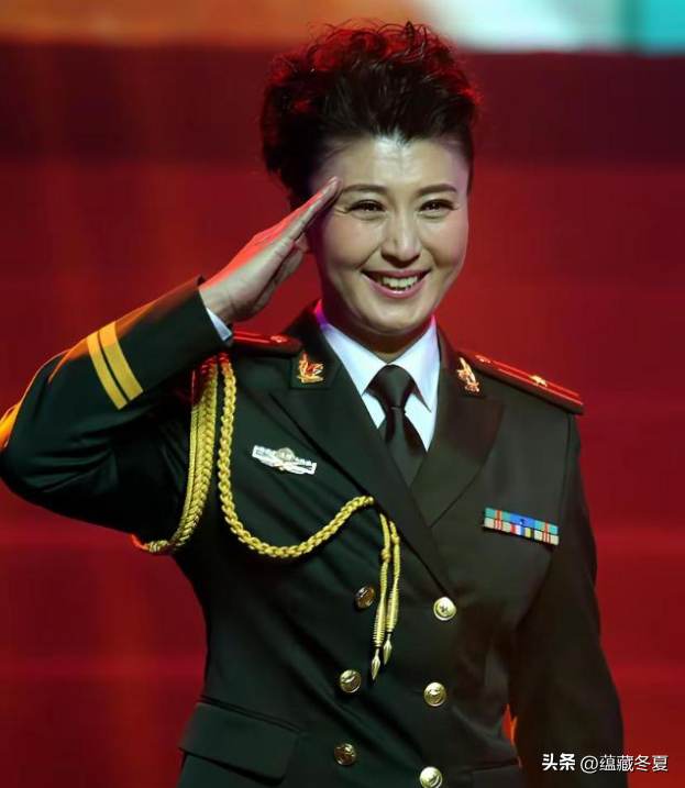 拔萝卜出泥！学历还没查清	，闫学晶再迎噩耗，多位大V锤她恐坐牢