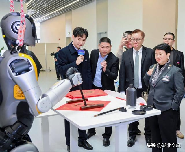 “中泰建交50周年”中泰青年共赴科技人文之旅