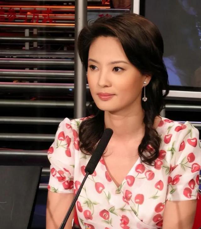 央视最惨女主持：男友死缓、丈夫入狱，如今48岁又被释永信牵连！