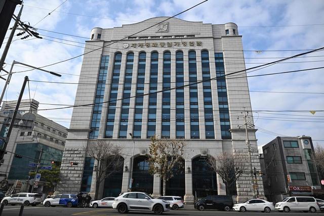 杀死安倍的凶手刚被判刑	，面临下台的高市，被问一个问题当场黑脸