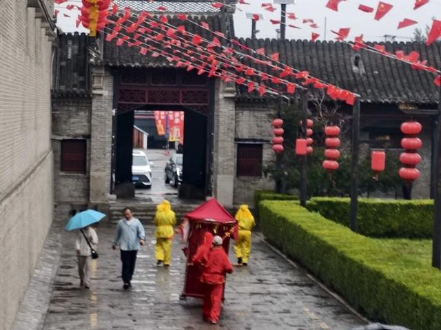 多彩滨州迎双节 文旅好礼乐不停│雨润百年古堡！魏氏庄园国庆假期第二天迎高峰，烟火与诗意共燃