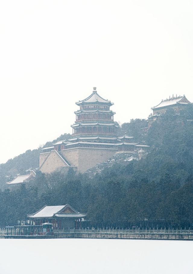 雪后北京	，老天爷随手就画了幅活脱脱的水墨画！