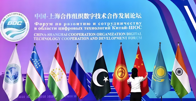 普特会结束，特朗普变了，普京乐了，中国大陆在台海该做好准备了