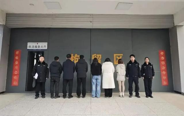 炸锅！公寓楼扫黄抓6人！网友追问3大问题：举报、处罚、打击造假