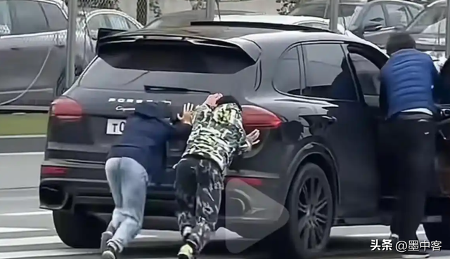 保时捷在俄突遭“远程处决”！数百辆车变废铁，给中国车主敲警钟