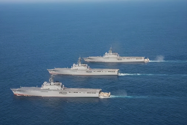 一声不吭造7艘准航母，美国才发现，真正对手已成闷声干大事的它