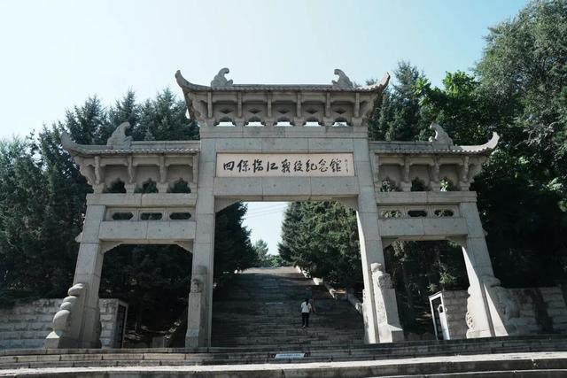 坐每天唯一的火车，去有故事的边境小城