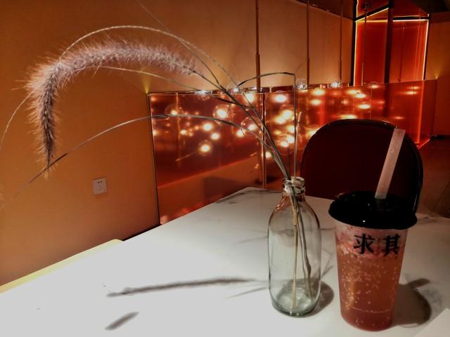 情感爆文：世间的寂寞，是回望无人陪伴，然而学会珍惜当下身边人