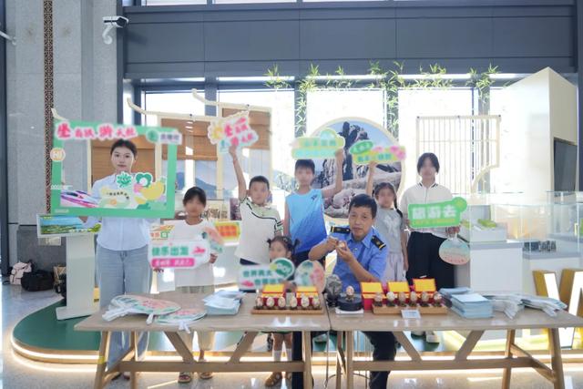 高铁票藏着 “半价彩蛋”!游天柱山享优惠,车厢里还能感受非遗~