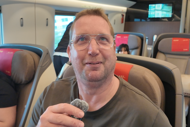 全程1471公里，风景绝美！这趟列车的外国旅客超多！