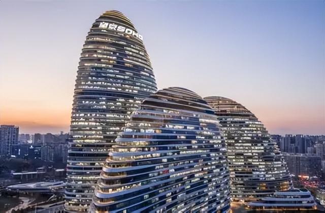 善恶终有报：疫情时对中国一毛不拔，却大方捐美国6亿，如今咋样