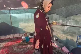 伊朗法院判决生效，米娜含泪告别女儿，母女从此天各一方图片