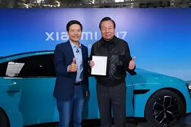 他靠摆摊卖冷饮起家，精准投资成为北京首富，雷军首辆汽车就送他图片