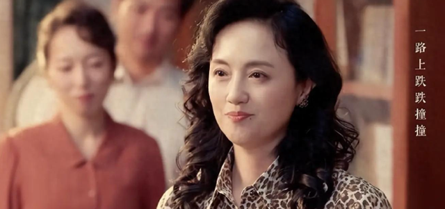 朱媛媛去世不到一年，52岁辛柏青现身春晚彩排，恶心的一幕出现了