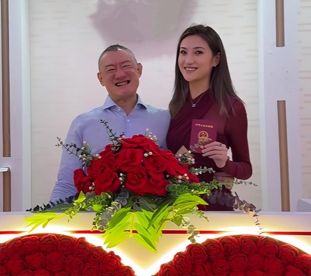 汪雨小20岁老婆：毕业于上海财经，曾留学英国，妈妈是小学老师
