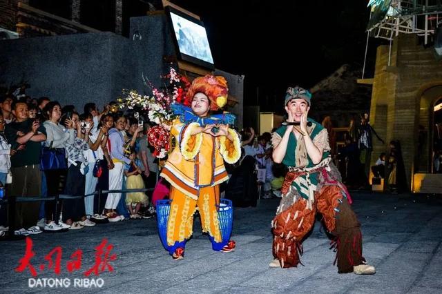 各种沉浸式演艺，大同的夏夜人潮涌动