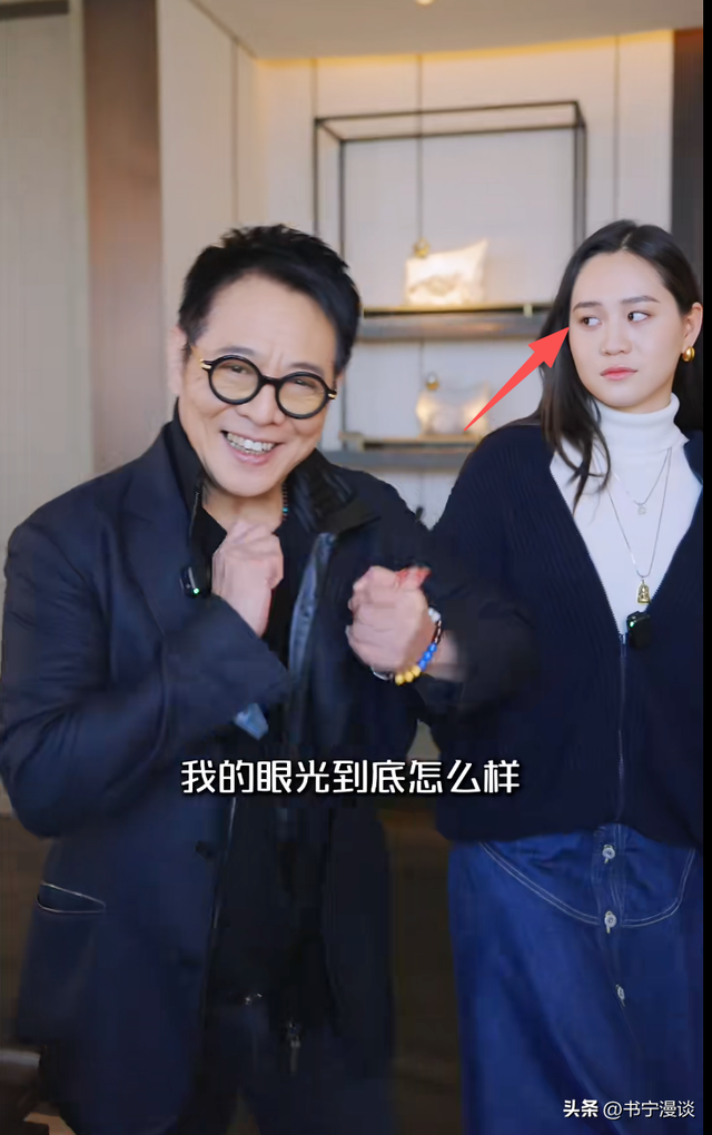 李连杰是真缺钱了！带小女儿提车被嫌弃，jada狂翻白眼满脸不耐烦