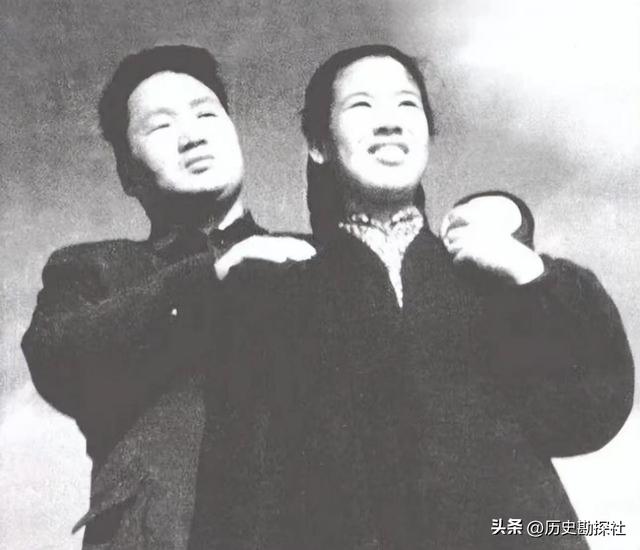 毛岸青81岁生日时的全家福，两个妹妹前来贺寿，儿媳刘滨体贴蹲着