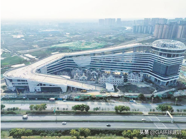 砸7.8亿！屋顶“滑雪”，全国最长，春节就能玩！