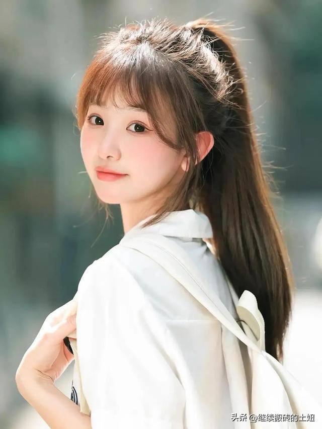 甘肃兰州一校花,楚楚动人,倾国倾城,这气质堪称校园天花板