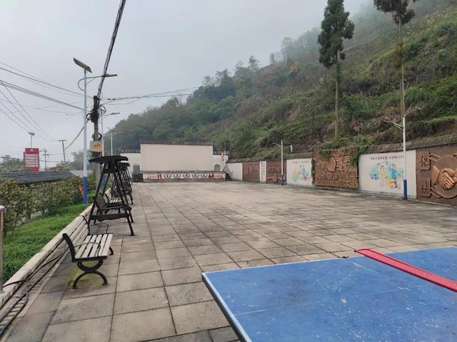 重庆江津山上的一个小山村，至今保留赶场，地名与古代皇帝有关