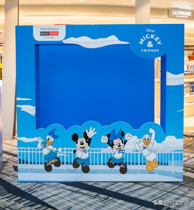 米奇与朋友们在樟宜机场新罗免税店等你：快来开启魔幻夏日之旅吧