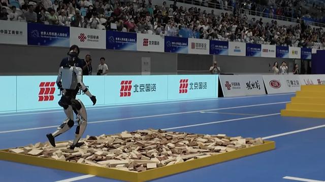 奥运冠军上场操作，人形机器人“试炼场”惊喜有多大？