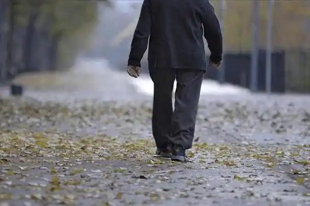 人活多久，看下半身先知道？寿命长的人，下半身大多有这3个表现