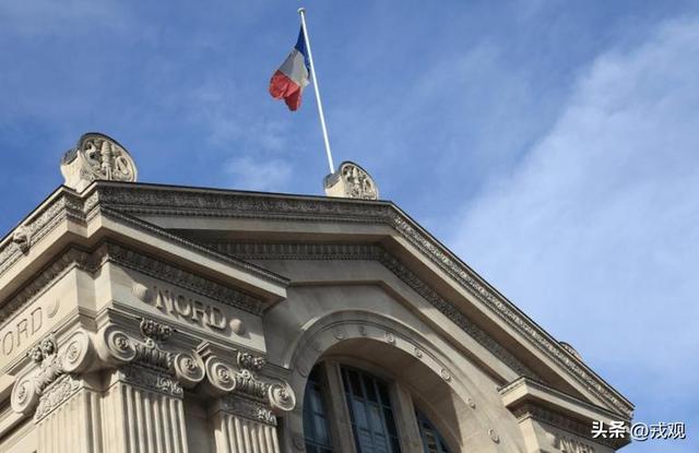 法国慌了！光之城狂赚，外省却躺平，机器人救场？