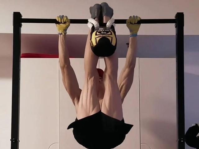 182北京私教的坦克胸肌把我劝退了他只有四块腹肌身体却这么离谱