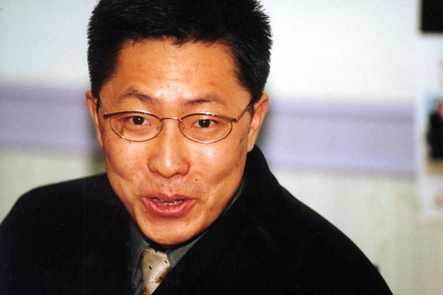 又一名人公开“声援”释永信！不料却被扒了个底朝天，家暴还重婚