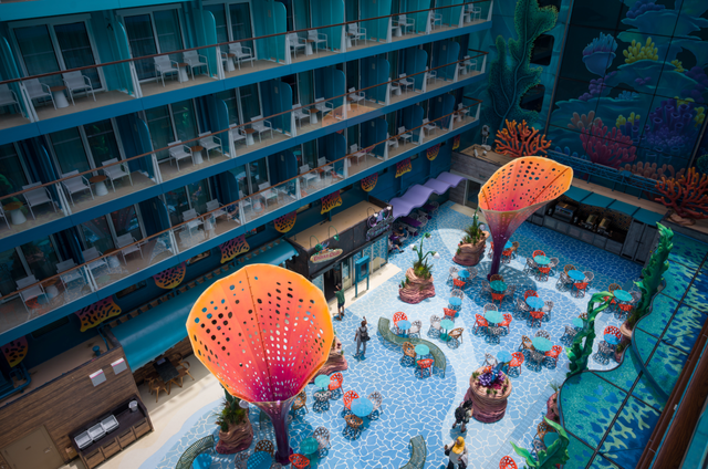 首发！等了一年多终于启航，我坐上了全世界“最快乐”的船