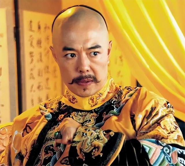 善恶到头终有报！68岁瘫在轮椅上的张铁林，如今的下场大快人心