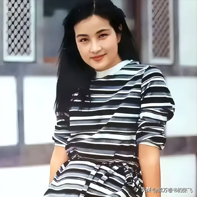 刘晓庆担心的事发生了！意外摔倒、分不清人，75岁不服老不行了？