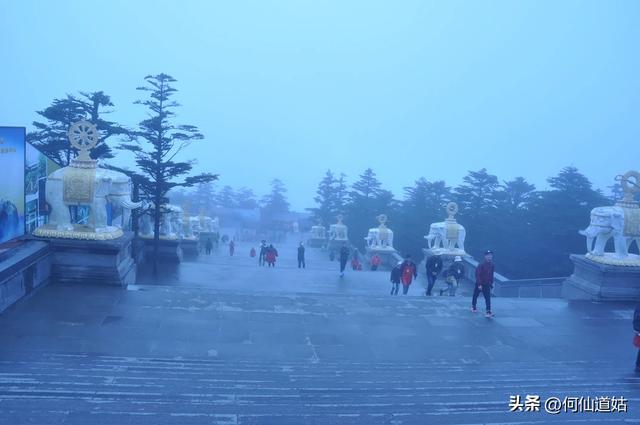 峨眉山金顶