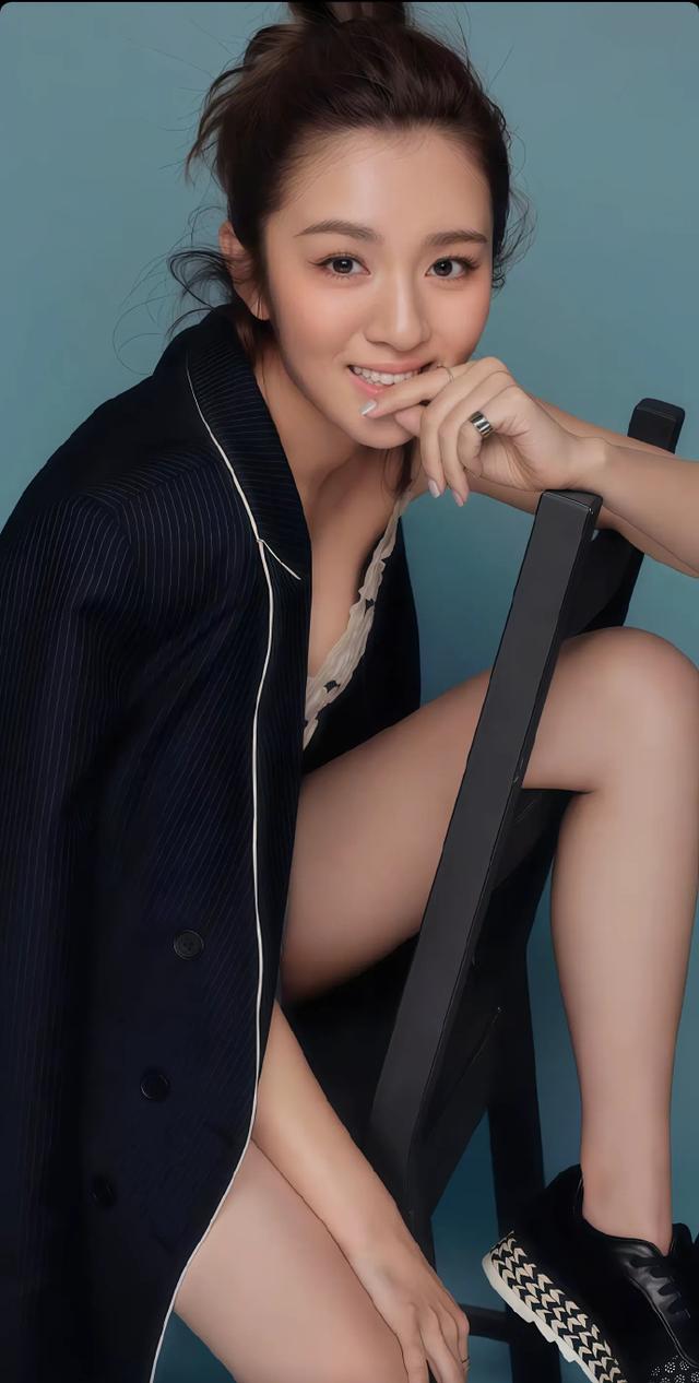 王晓晨身材前凸后翘，大白兔饱满，笑容可爱，超级吸引人，超爱了