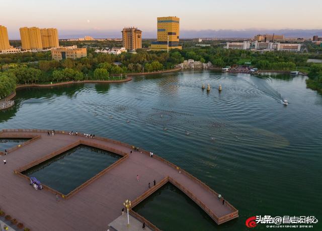视觉·昌吉 | 3000余棵乔木+9万株灌木！奇台县这座公园成了城市“绿肺”