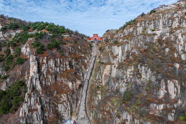 暮秋泰山，用绚烂迎接冬天的到来
