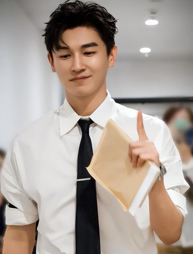 杨旭文坦白和陈若琳真实关系，担心的事发生，8年前闹剧就开始了