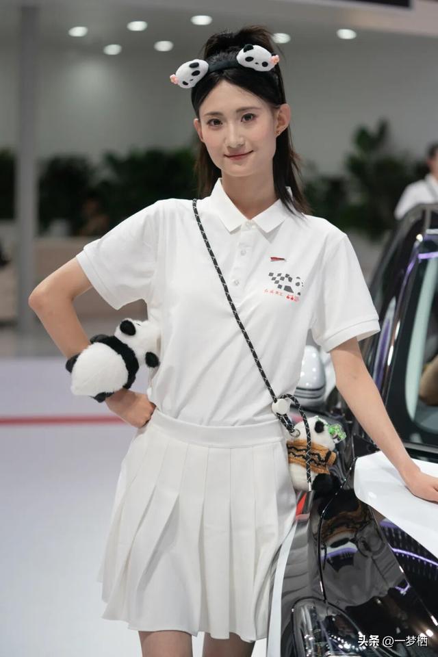 2025成都车展上的模特们